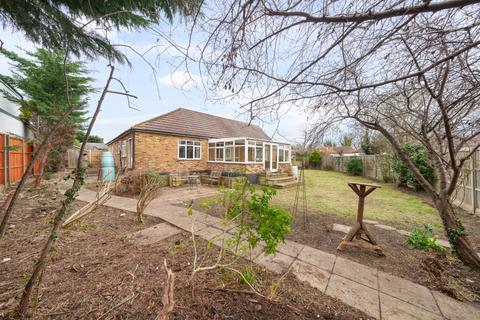3 bedroom bungalow for sale, Willow Crescent East, Denham, Uxbridge