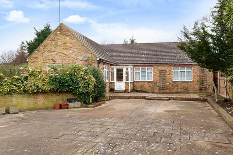 3 bedroom bungalow for sale, Willow Crescent East, Denham, Uxbridge