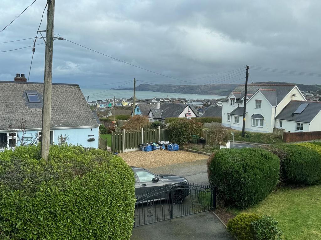Aberporth, Cardigan, SA43 3 bed bungalow for sale £375,000