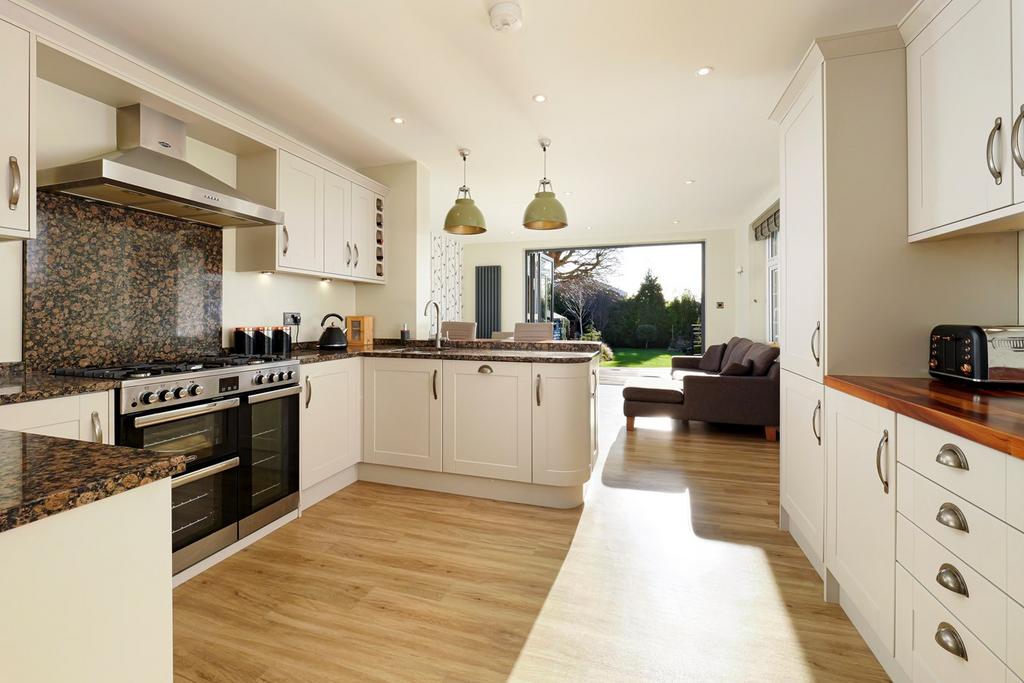 The Street, Hawkinge, Folkestone, CT18 5 bed detached house for sale