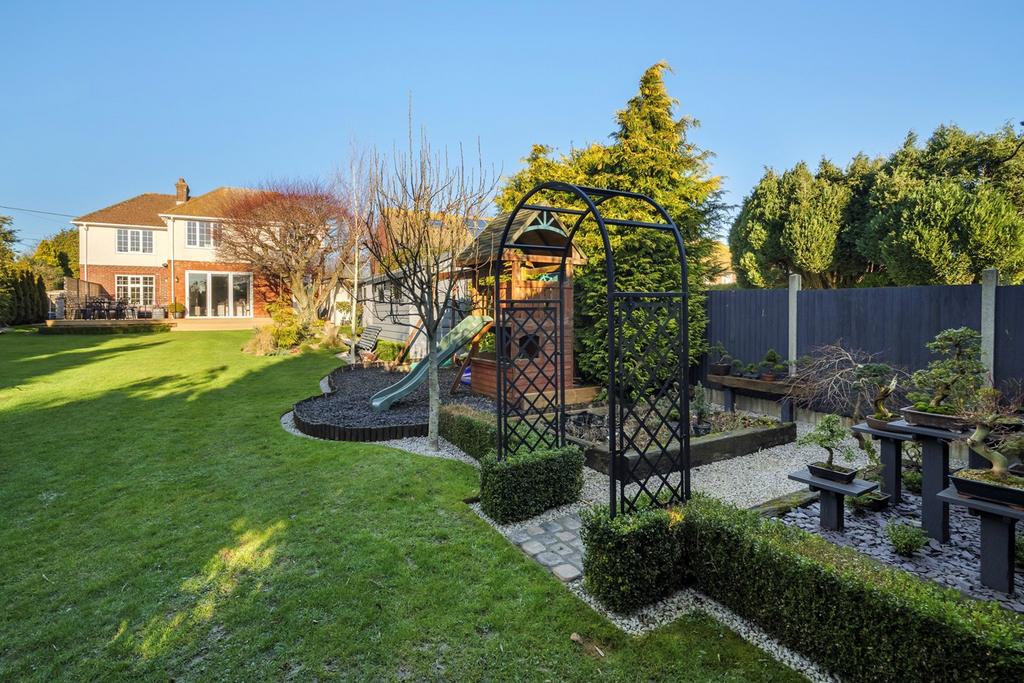 The Street, Hawkinge, Folkestone, CT18 5 bed detached house for sale