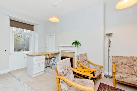 9/2 Macdowall Road, Edinburgh, EH9 3ED