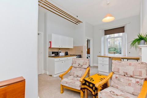 9/2 Macdowall Road, Edinburgh, EH9 3ED