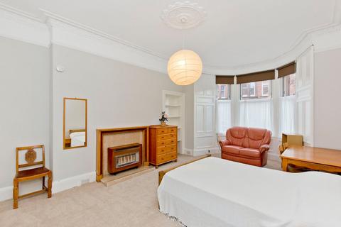 9/2 Macdowall Road, Edinburgh, EH9 3ED