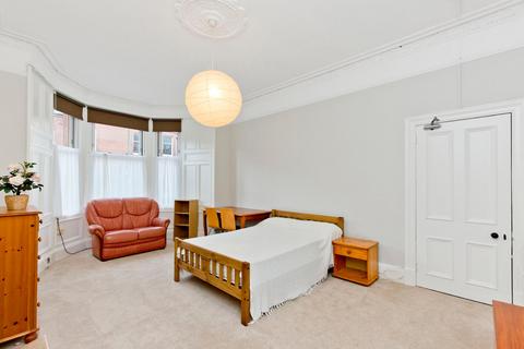 9/2 Macdowall Road, Edinburgh, EH9 3ED