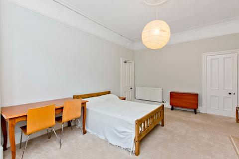9/2 Macdowall Road, Edinburgh, EH9 3ED