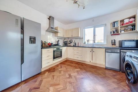 118 Alwold Crescent, London, SE12 9AH