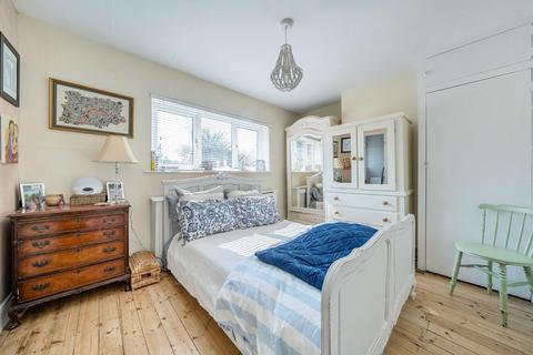 118 Alwold Crescent, London, SE12 9AH