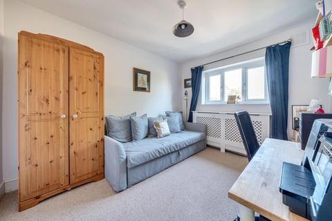 118 Alwold Crescent, London, SE12 9AH