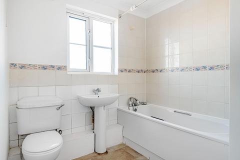 13 Sunningdale Close, London, SE28 8QR