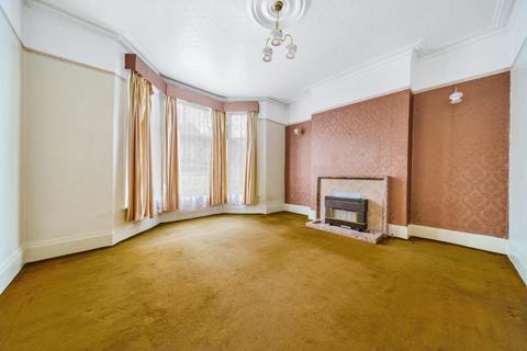 29 Arngask Road, London, SE6 1XY