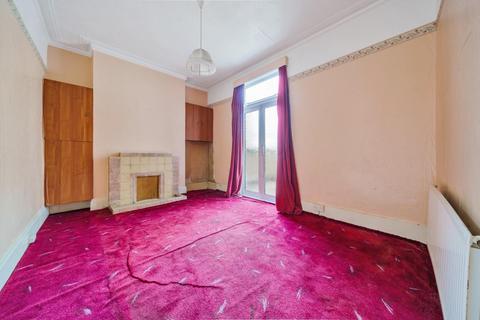 29 Arngask Road, London, SE6 1XY