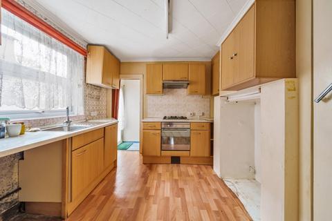 29 Arngask Road, London, SE6 1XY