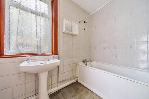 29 Arngask Road, London, SE6 1XY