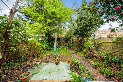 29 Arngask Road, London, SE6 1XY