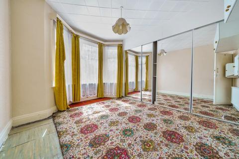 29 Arngask Road, London, SE6 1XY