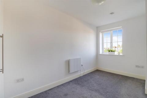 2 bedroom apartment for sale, Walton Road, East Molesey