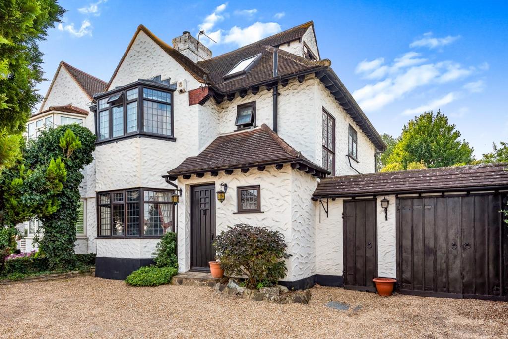 Tudor Way, Petts Wood, Orpington 4 bed semidetached house £800,000
