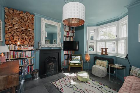 21 Avern Road, West Molesey, KT8 2JB