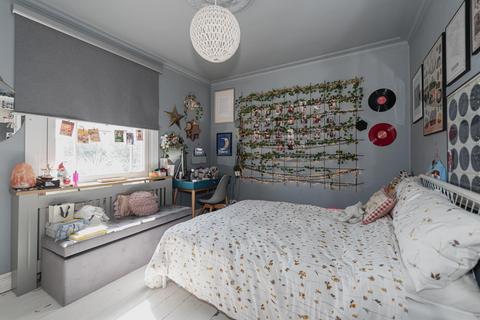 21 Avern Road, West Molesey, KT8 2JB