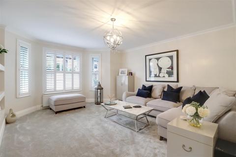 5 bedroom semi-detached house for sale, Pemberton Road, East Molesey