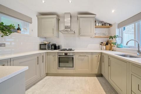 1, Oak Cottages Old Hill, Chislehurst, BR7 5LY