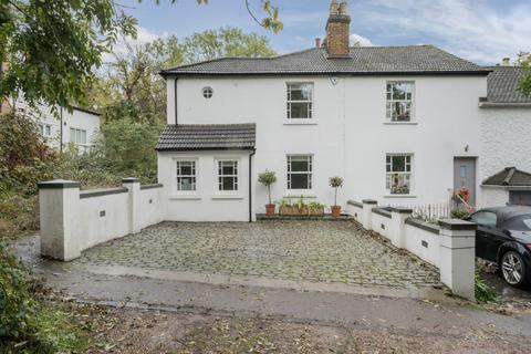 1, Oak Cottages Old Hill, Chislehurst, BR7 5LY
