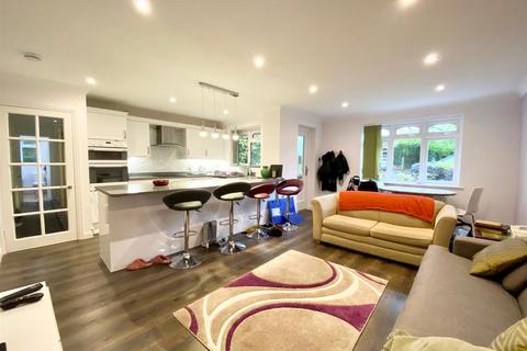 11 The Willows, Claygate, Esher, KT10 0PR