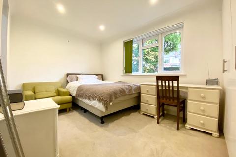 11 The Willows, Claygate, Esher, KT10 0PR