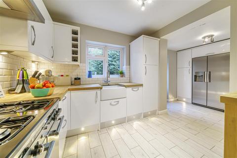 3 bedroom semi-detached house for sale, Vale Road, Bromley