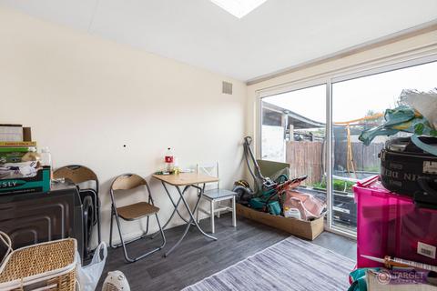 8 Barnard Road, Enfield, EN1 3QA