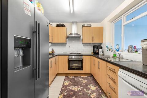 8 Barnard Road, Enfield, EN1 3QA