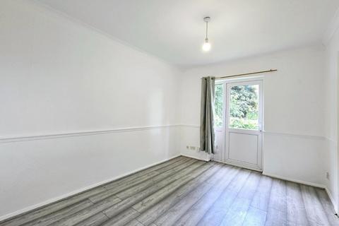 1 bedroom flat to rent, Stonehorse Road, Enfield EN3