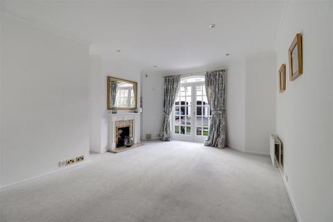 2 bedroom apartment for sale, Queens Reach, East Molesey