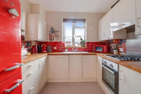 3 bedroom duplex for sale, East Molesey High Street