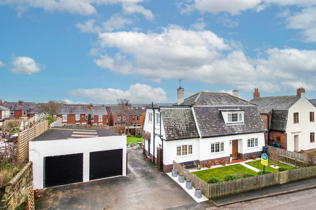 Southwell Lane, Wakefield WF4 3 bed detached house for sale £495,000