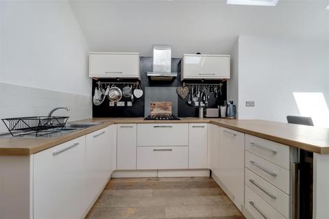 12 Aston Road, Claygate, Esher, KT10 0RR