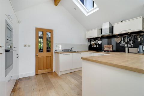 12 Aston Road, Claygate, Esher, KT10 0RR