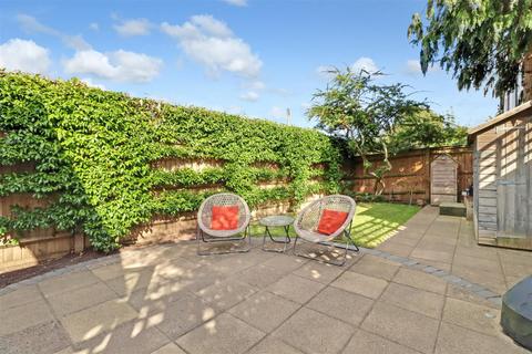 12 Aston Road, Claygate, Esher, KT10 0RR
