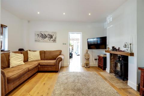 12 Aston Road, Claygate, Esher, KT10 0RR