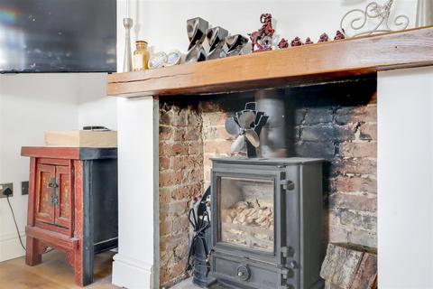 12 Aston Road, Claygate, Esher, KT10 0RR
