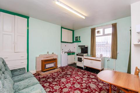 3 bedroom end of terrace house for sale, Industrial Street, Wakefield WF4