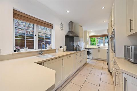 3 Denham Walk, Chalfont St Peter, Gerrards Cross, SL9 0EN