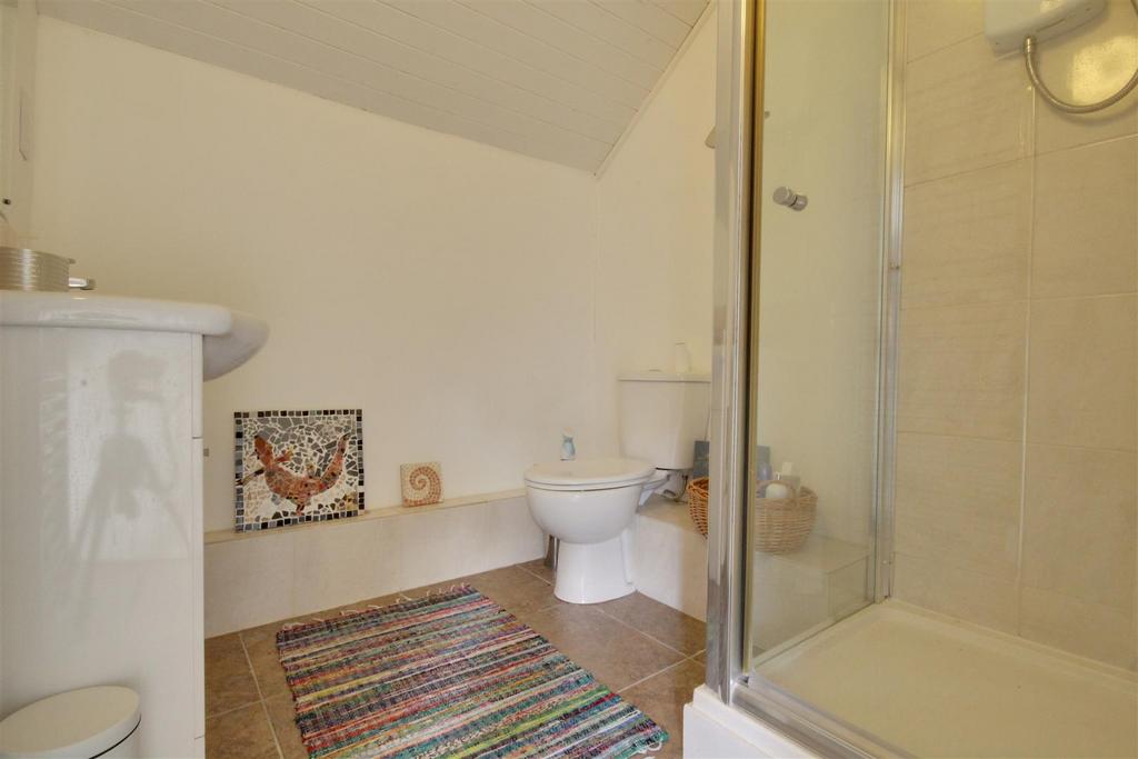 Annexe bathroom.jpg
