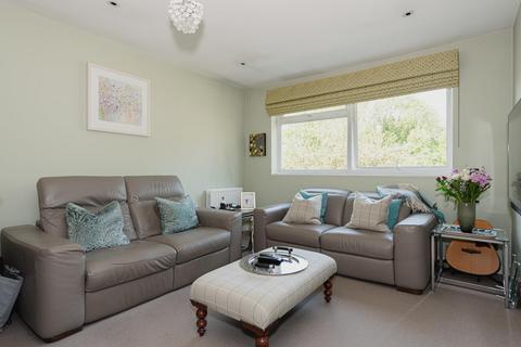 22 Warwick Gardens, Thames Ditton, KT7 0RA