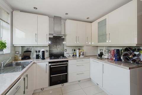 22 Warwick Gardens, Thames Ditton, KT7 0RA