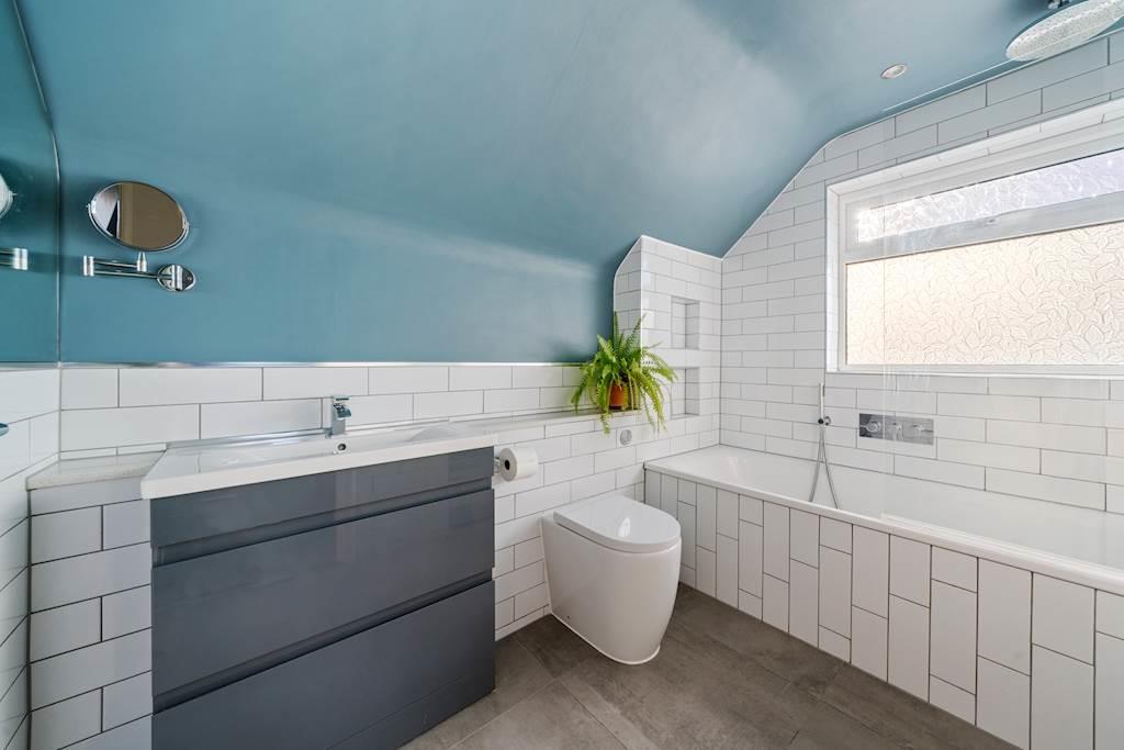 Anglesey Close bathroom.jpg