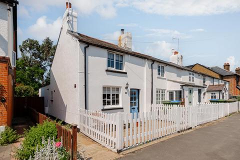 2 bedroom house for sale, Coverts Road, Claygate, Esher