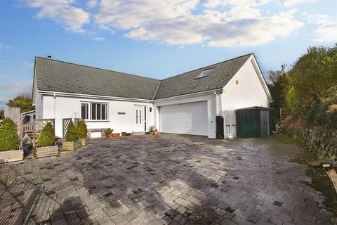 5 bedroom detached bungalow for sale - South Albany Road, Redruth