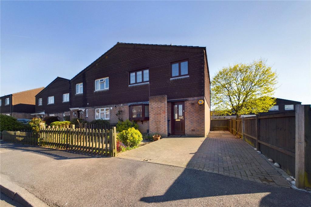 Cresswell Close, Reading, Berkshire, RG2 3 bed end of terrace house to